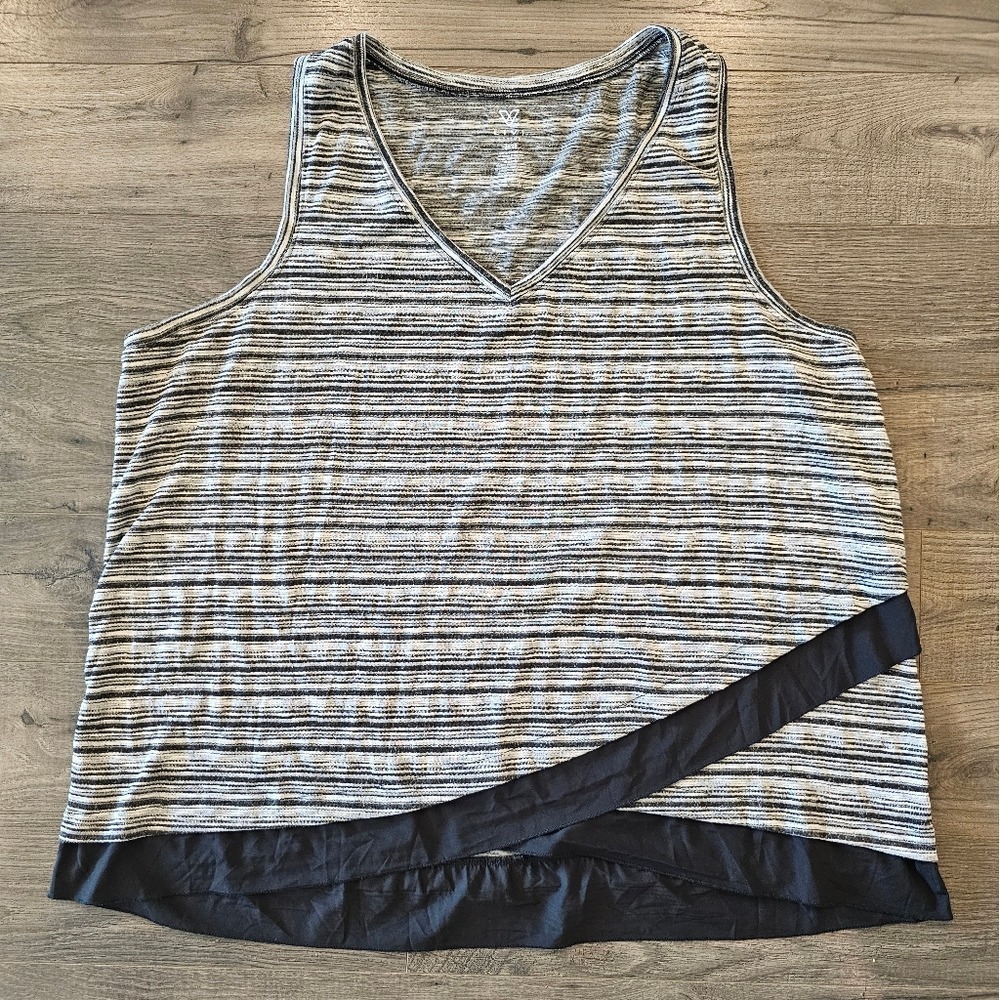 sz 26/28 Livi Active Asymmetrical Gray Black White Sleeveless Tank Top Summer